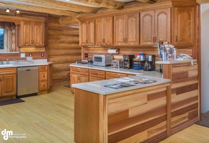 Люкс Повышенной Комфортности, Alaska Knotty Pine B&b