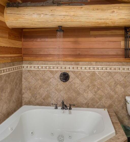Люкс Вид на Горы, Alaska Knotty Pine B&b