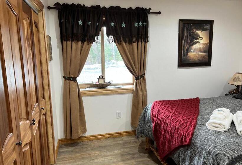 Family Suite, Alaska Knotty Pine B&b