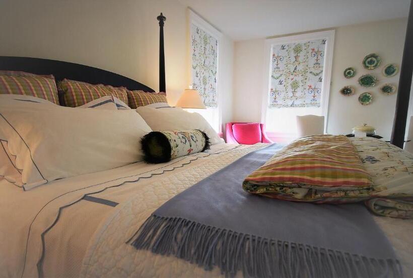 スーペリアースイート, 34 State Historic Luxury Suites Skaneateles
