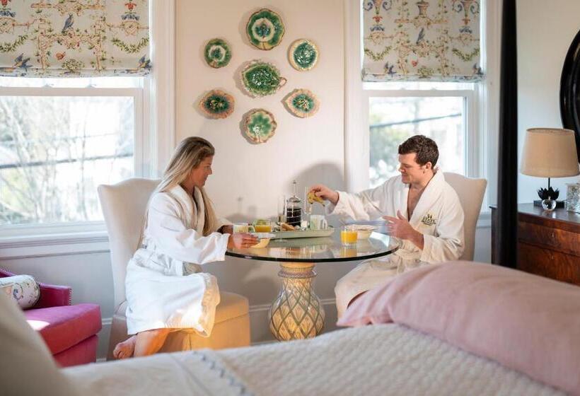 スーペリアースイート, 34 State Historic Luxury Suites Skaneateles