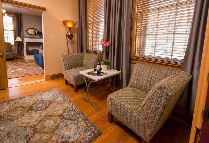 스위트 킹사이즈 침대, Farmers Guest House