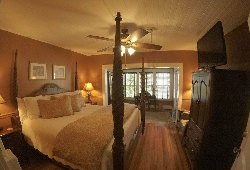 Номер Deluxe, The Hibiscus House
