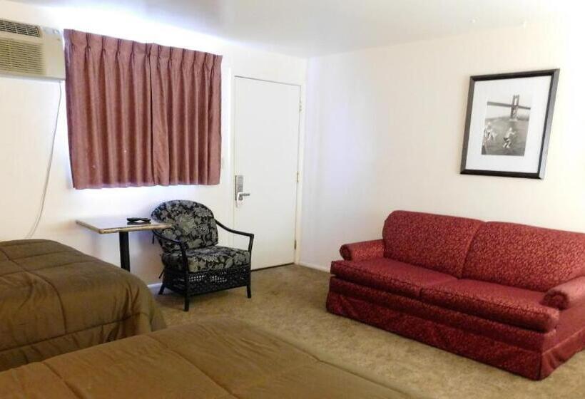 Quarto Familiar Deluxe, Capri Motel
