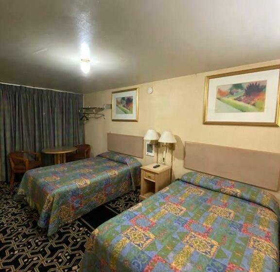 Номер Стандарт 2 Двуспальные Кровати, Budget Inn
