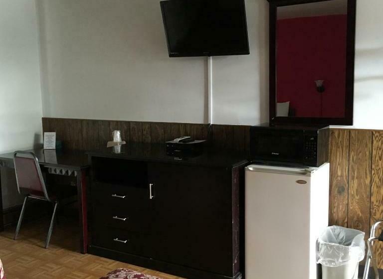 经济房, Tarragon Motel