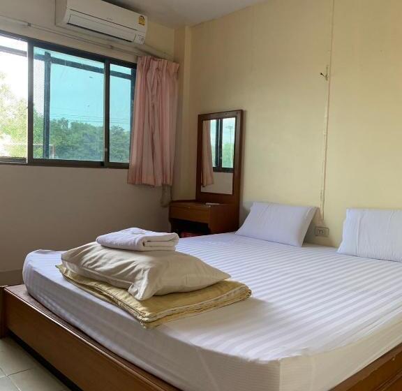 Номер Economy, โรงเเรมลพบุรีซิตี้ Lopburi City