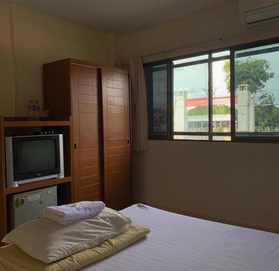 Номер Economy, โรงเเรมลพบุรีซิตี้ Lopburi City