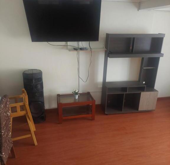 1 Szobás Apartman, Kenedy