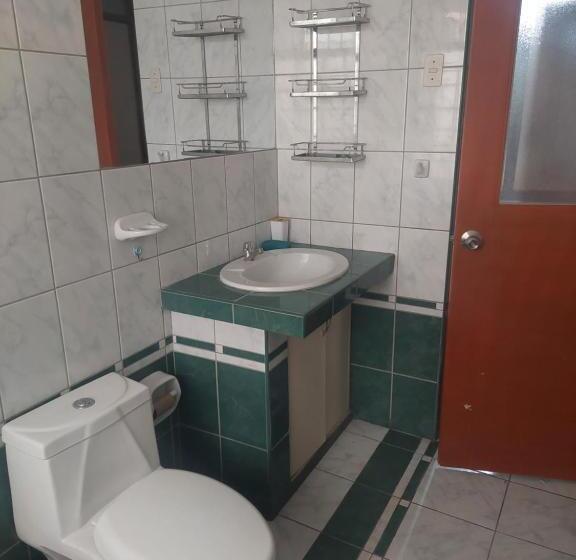 1 Szobás Apartman, Kenedy