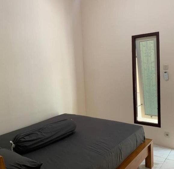 Номер Стандарт, Dikky Guest House Near Bangsal And Sira