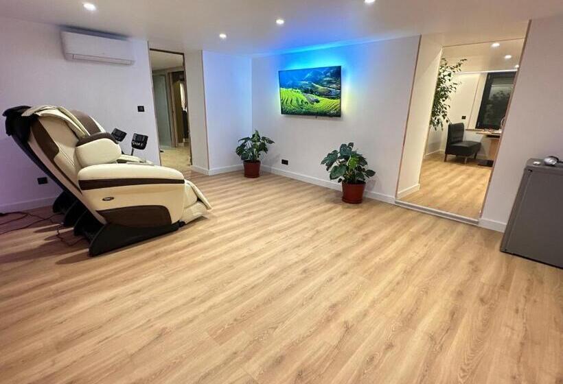 带大床的标准间, Eden De Roques