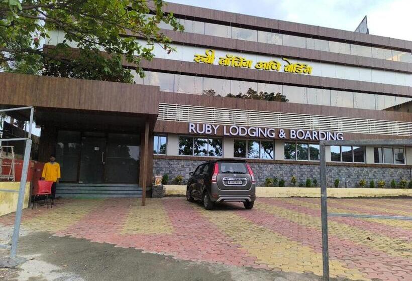 豪华房间, Ruby Loadging & Boarding