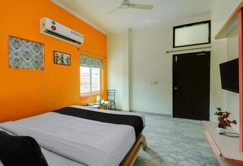 Трехместный Номер Классика, Oyo Hotel Amer
