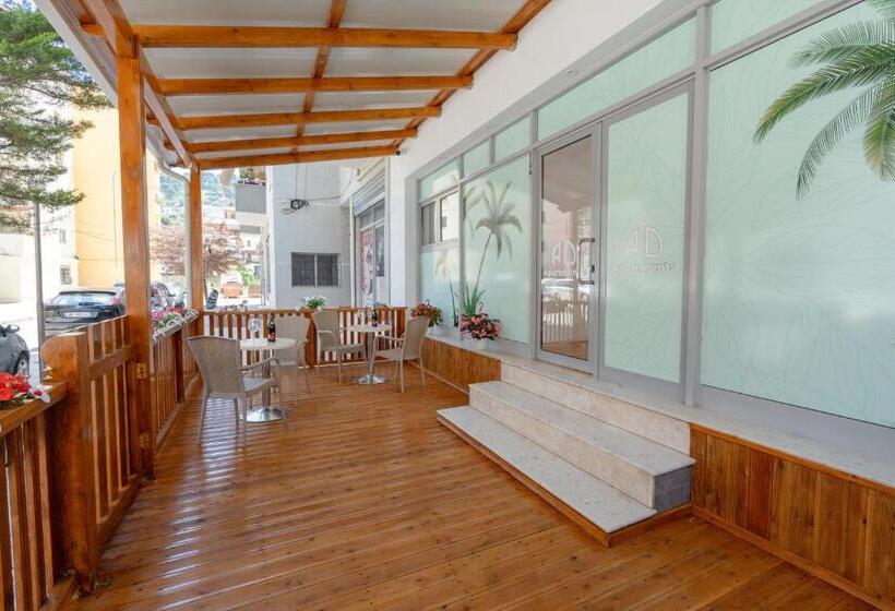 اتاق لوکس سه تخته, Apartment Ad Berat