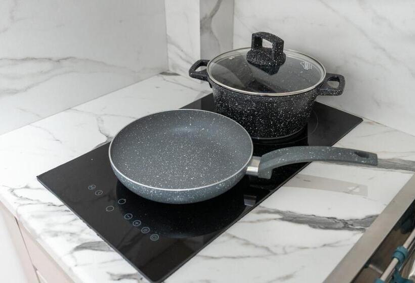 اتاق لوکس سه تخته, Apartment Ad Berat