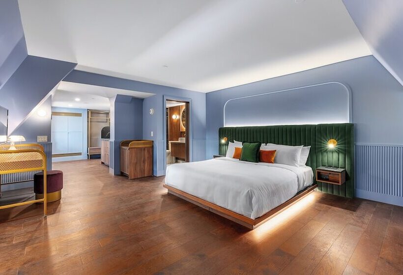 Полулюкс, Hôtel Maurice
