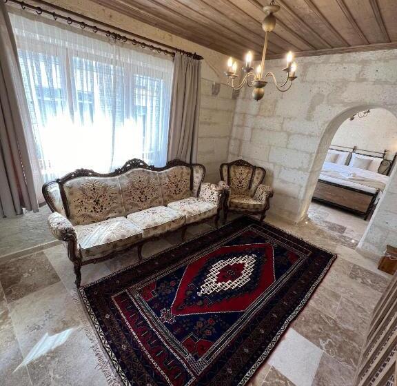 Family Suite, Library Cave House