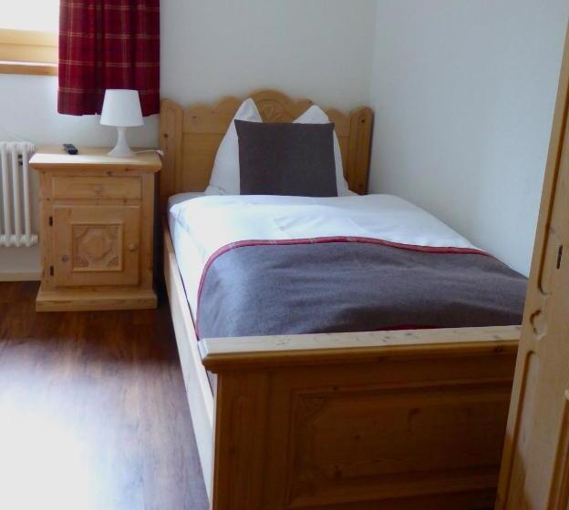 Quarto Estandar Individual Banheiro Compartilhado, Roseg Gletscher