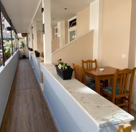 스탠다드 트리플 발코니 룸, Troy Aparthotel Durres