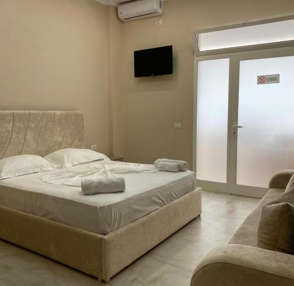 발코니가 있는 4인용 스탠다드 룸, Troy Aparthotel Durres