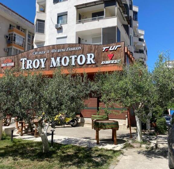 스탠다드 트리플 발코니 룸, Troy Aparthotel Durres