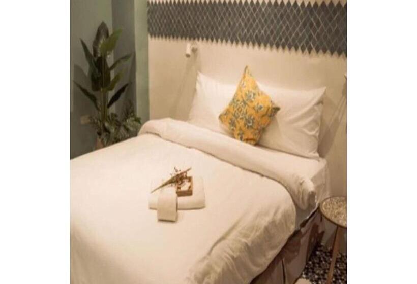 Quarto Triplo Estandar, Marian Palazz