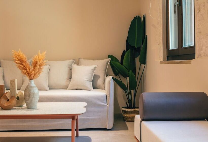 Полулюкс, La Montre Luxury Boutique Suites