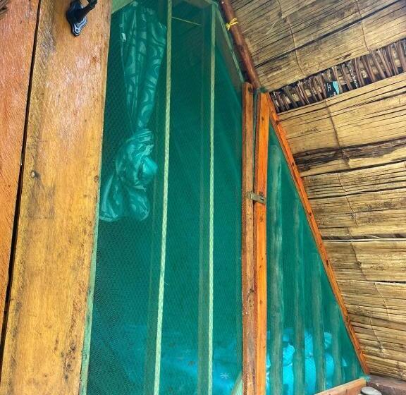 Трехместный Номер Стандарт с Балконом, Wira Hostal