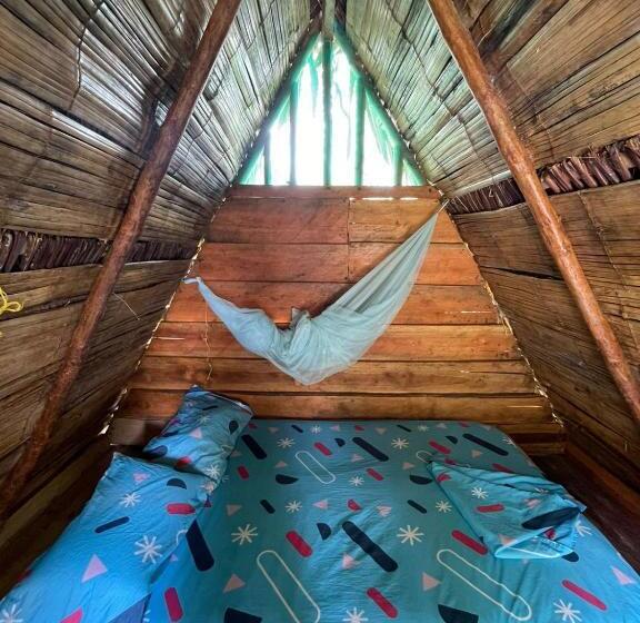 Трехместный Номер Стандарт с Балконом, Wira Hostal