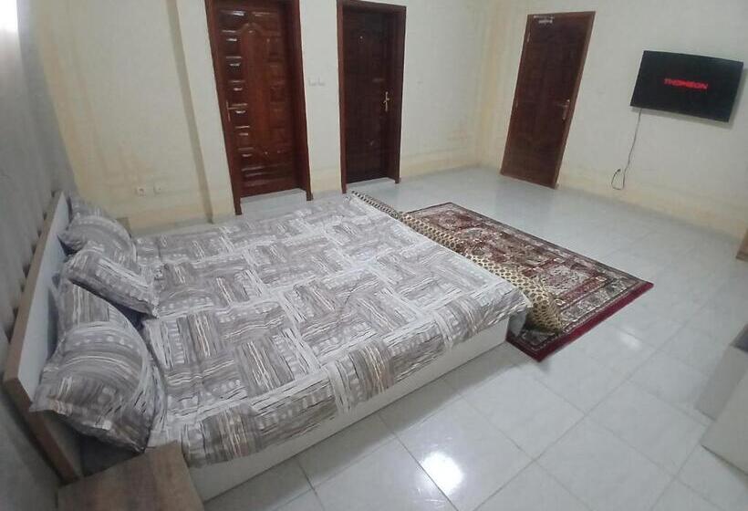 سوئیت با تخت بزرگ, Grand Plaza