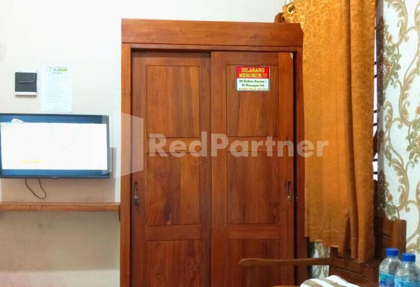 Номер Стандарт, Isa Homestay Kudus Mitra Reddoorz