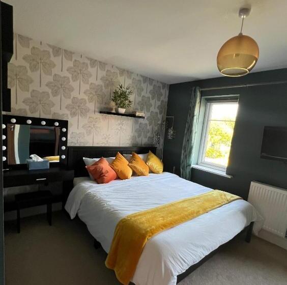 غرفة عائلية, En Suite Room With Super King Size Bed   Free Wifi   Free Parking
