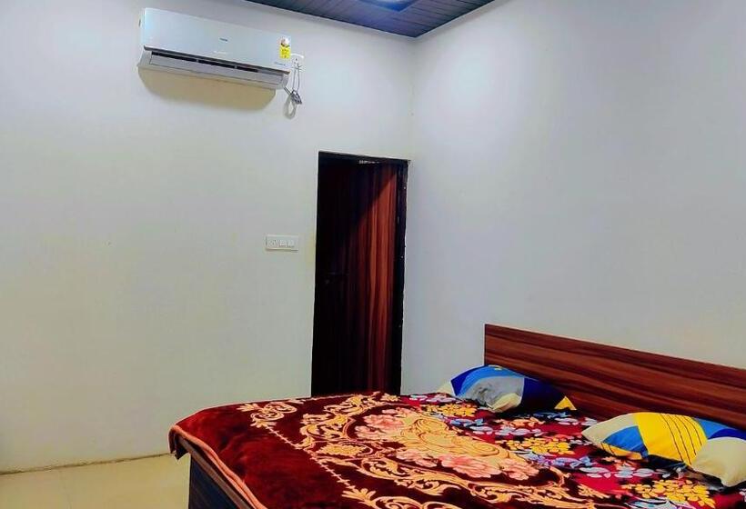 Quarto Estandar, Shree Banke Bihari Atithi Bhawan