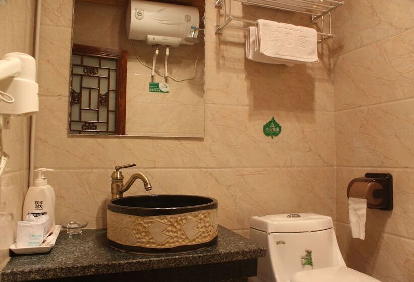 Family Suite, City Wall Old House.ji Residence