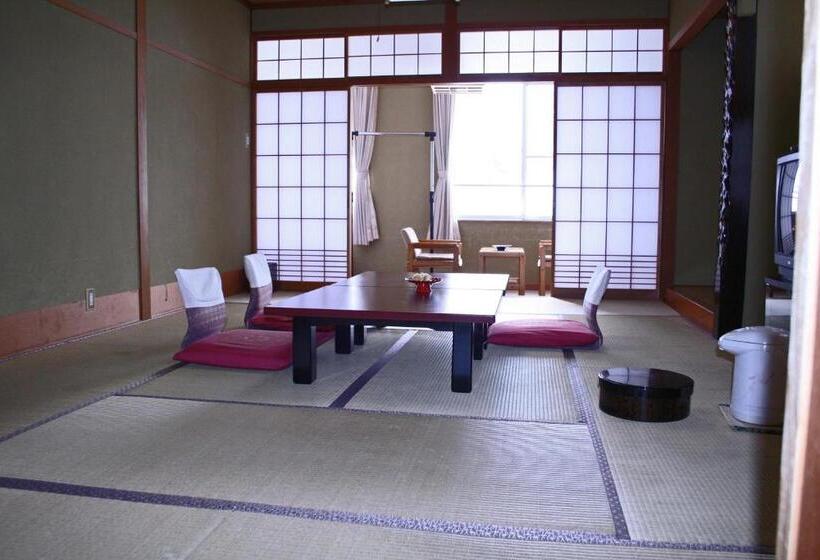 Семейный Номер, Akakura Wakui