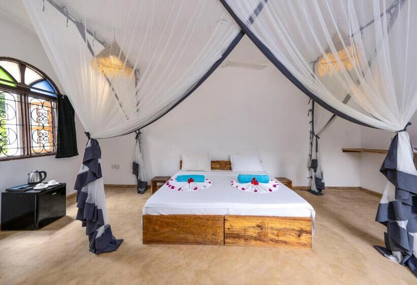 Трехместный Номер Стандарт Вид на Бассейн, The Seles Boutique