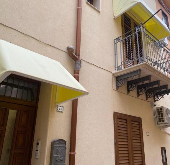 اتاق استاندارد سه نفره, Sofia Rooms