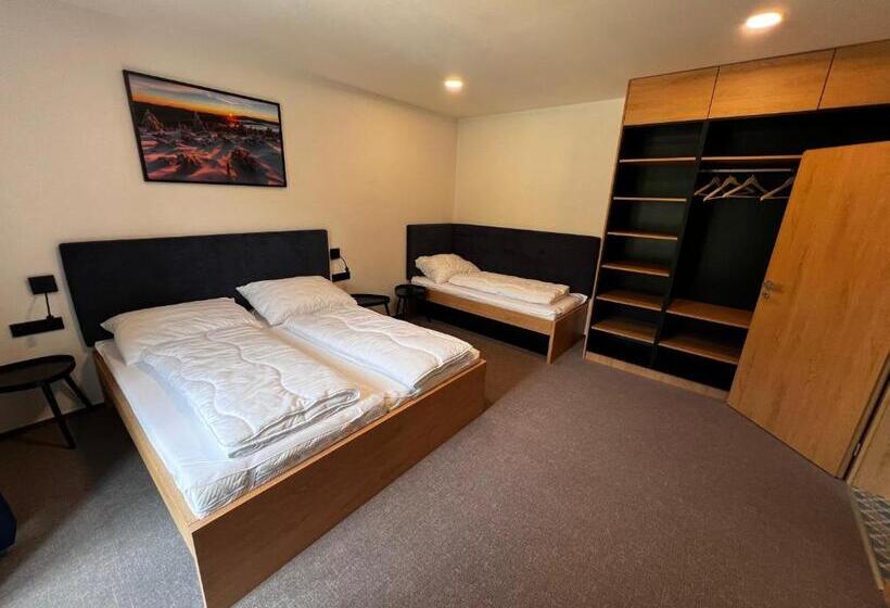 Номер Стандарт Трехместный, Apartmány šestka