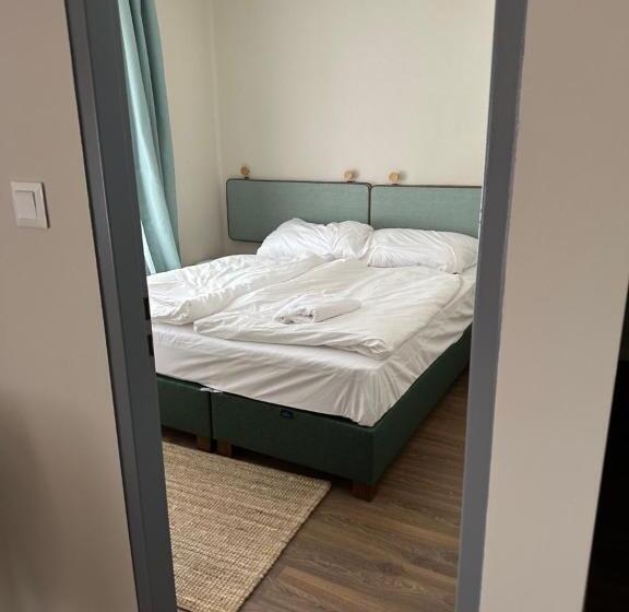 Family Suite, Délceg Réce Mini