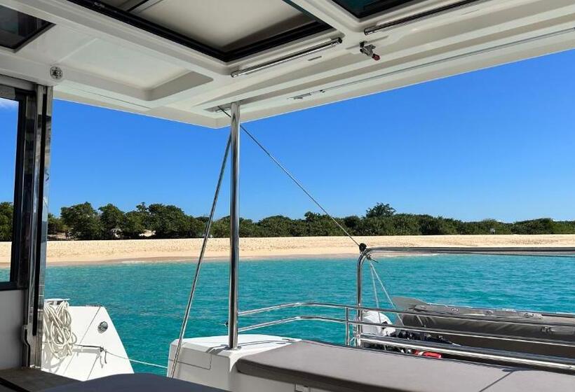 اتاق استاندارد چهار تخته, Room In Boat   Undefined