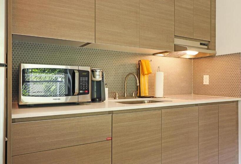 מיטה בחדר משותף, Aerie Apartments
