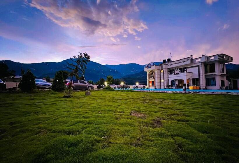 اتاق استاندارد سه نفره, Royal Shangrila Balakot