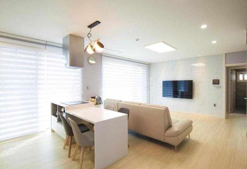 4인용 스탠다드 룸, Jaeju Eaviang Village Dockchae Pension