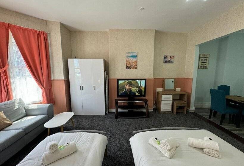 استودیوی سوپریور, The Paradise Guest House