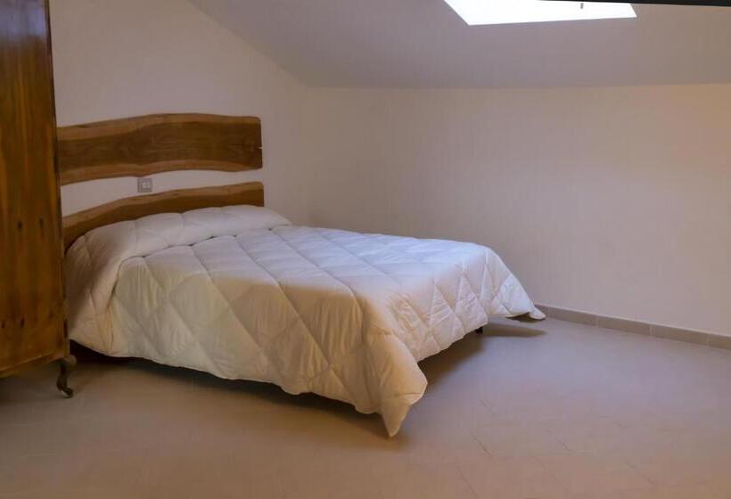 Номер Стандарт с Балконом, Laetitia Guesthouse
