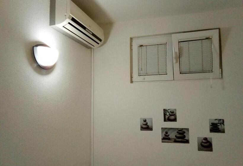 اتاق اکونومی, Apartments Grubor