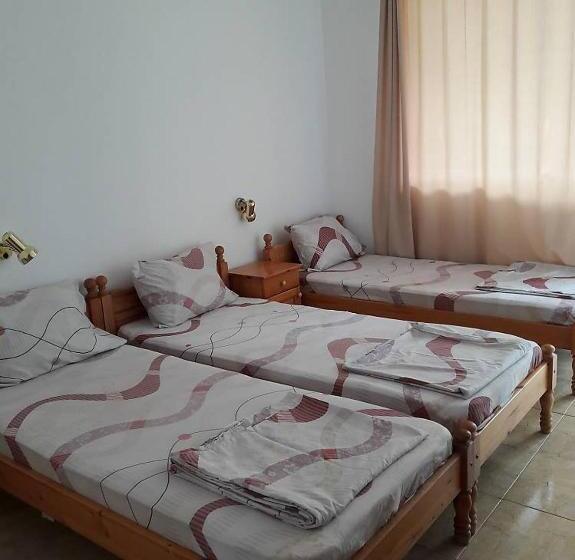 اتاق استاندارد سه تخته با بالکن, Family Hotel Meteora