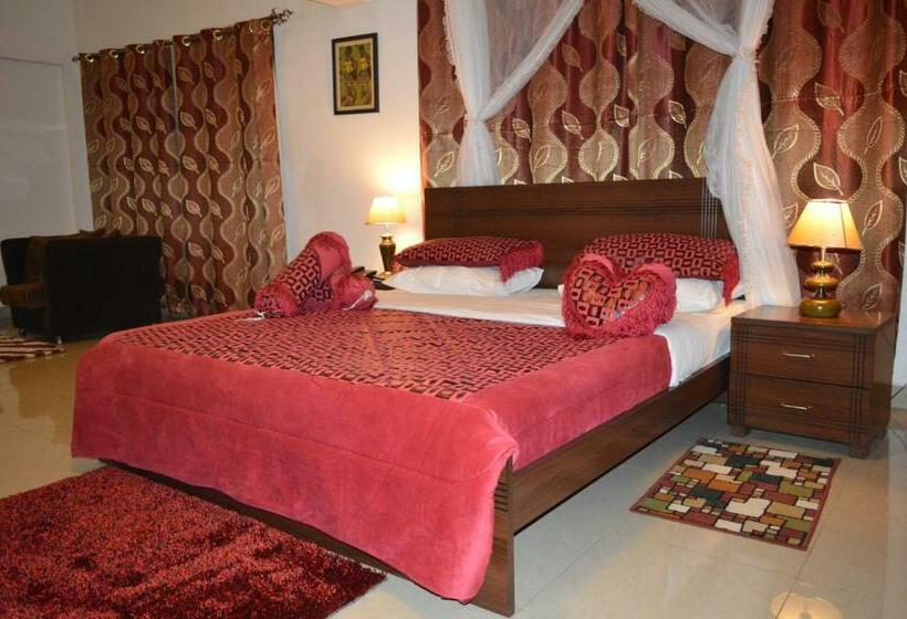 Deluxe Room, Reinah Tourist