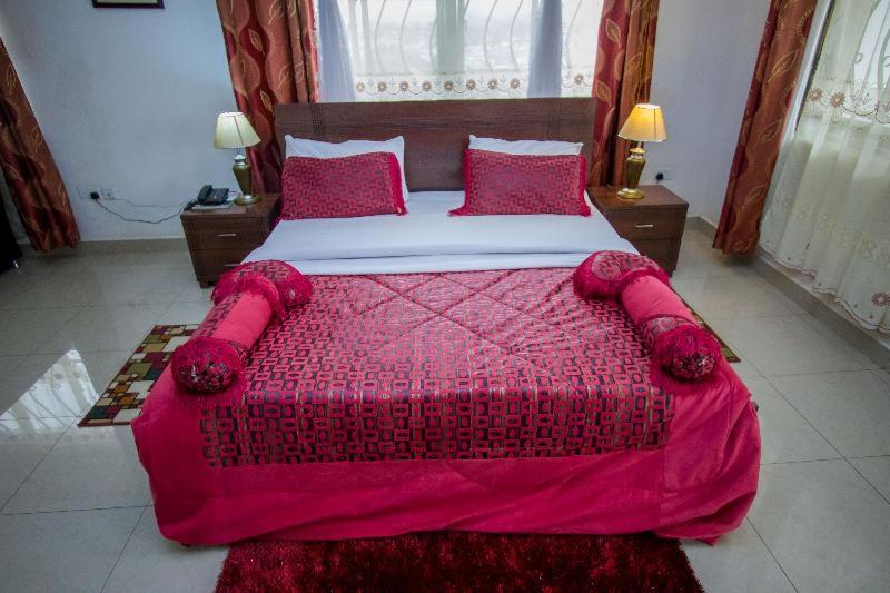 Standard Room, Reinah Tourist